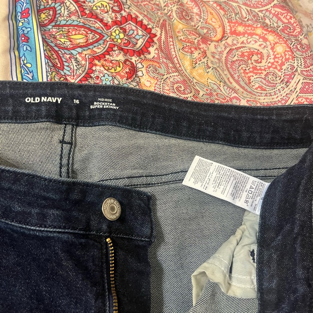 Old Navy Rockstar Super Skinny Midrise Jeans